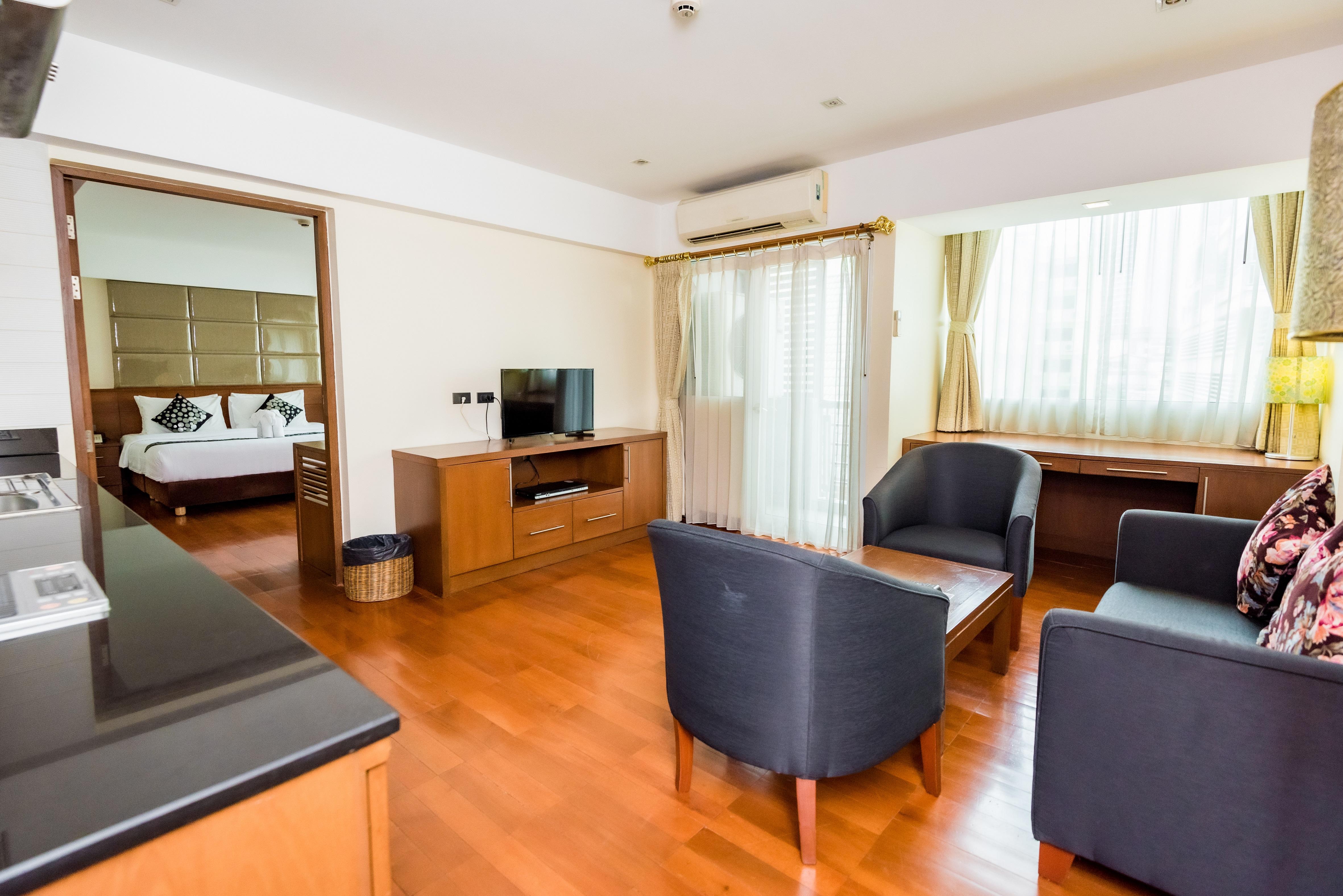 Bally Suite Sukhumvit Бангкок Экстерьер фото