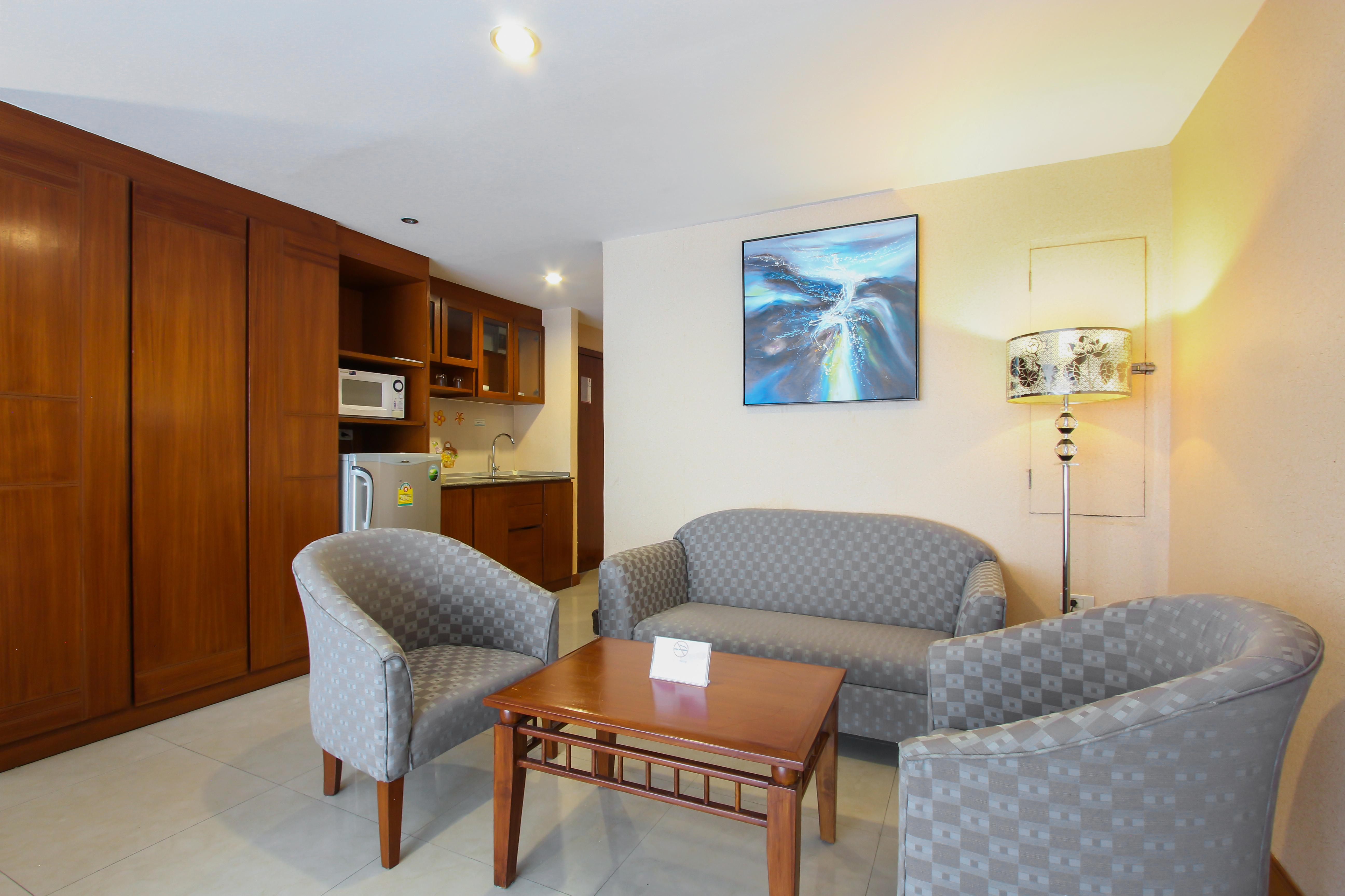 Bally Suite Sukhumvit Бангкок Экстерьер фото